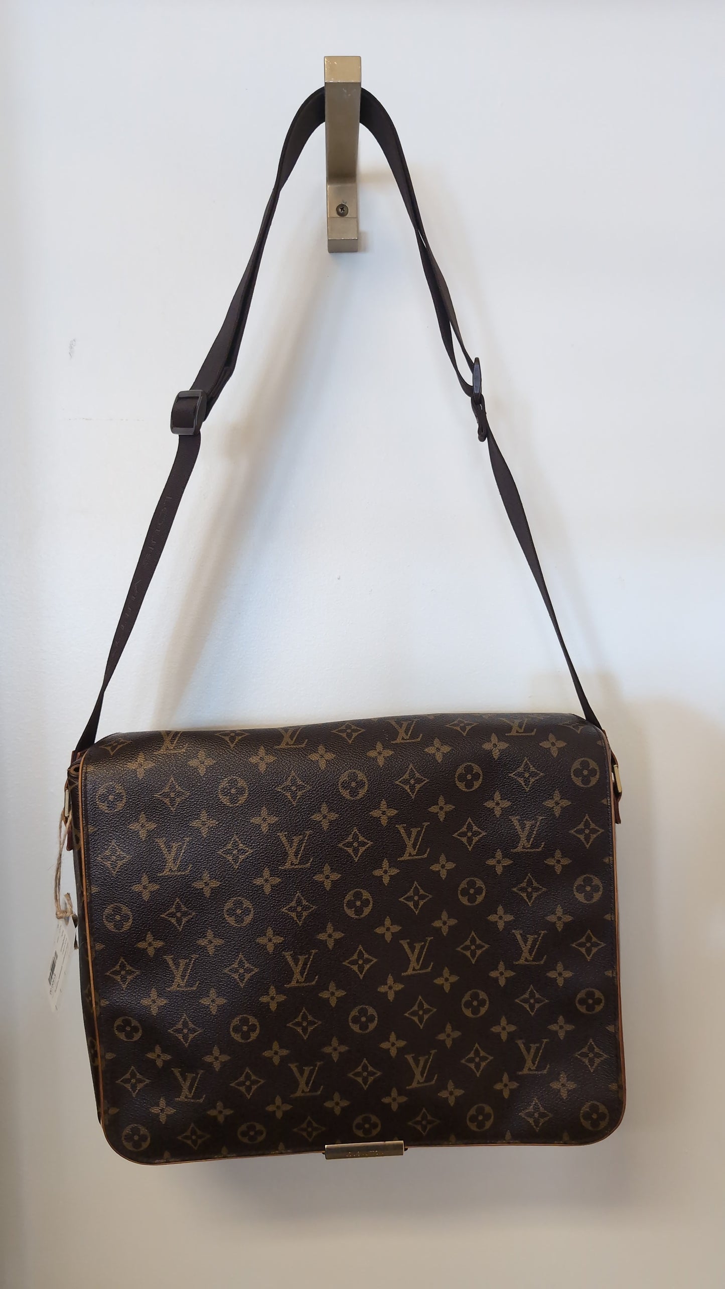 102648904 - 2004 monogram abbesses messenger - louis vuitton - HANDBAGS